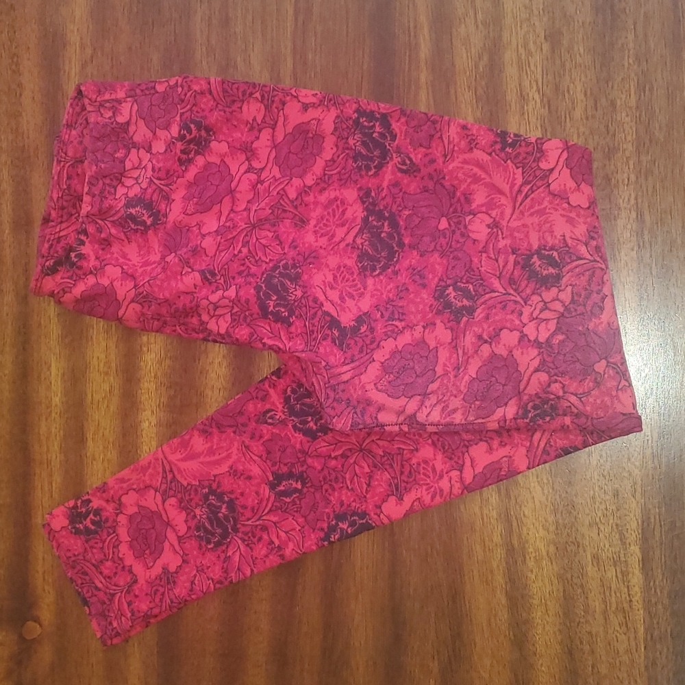 Red and Black Floral Leggings - OS